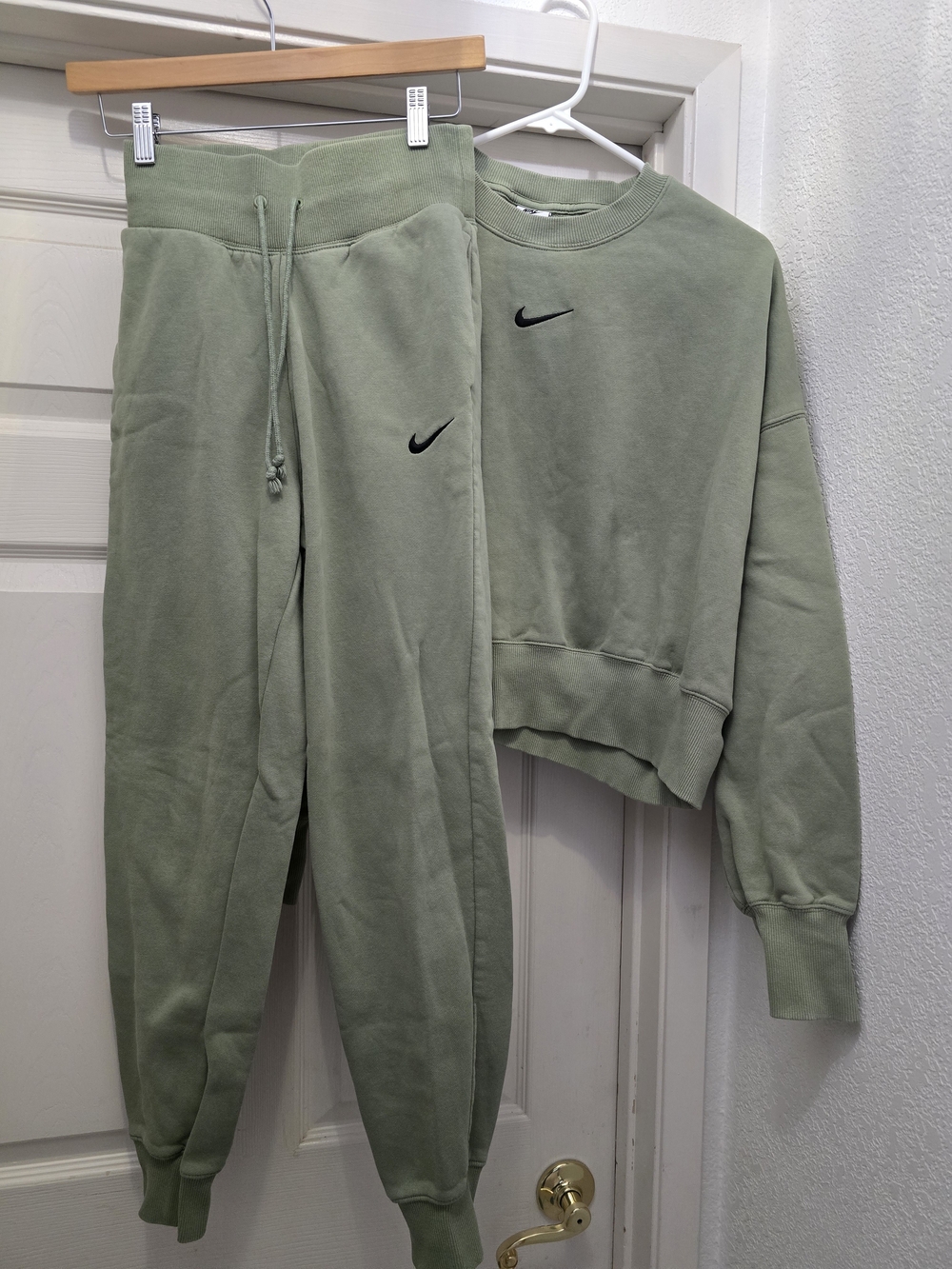 Nike Junior Womens Olive Green Fleece Sweatshirt & Joggers Set - Picture 6 of 6